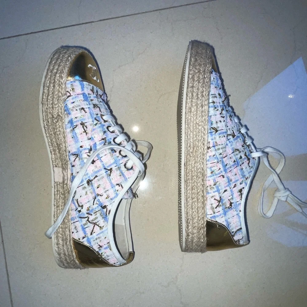 Shoes - Picture 6 of 8